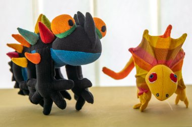 2 Stofftiere aus der Ludothek global